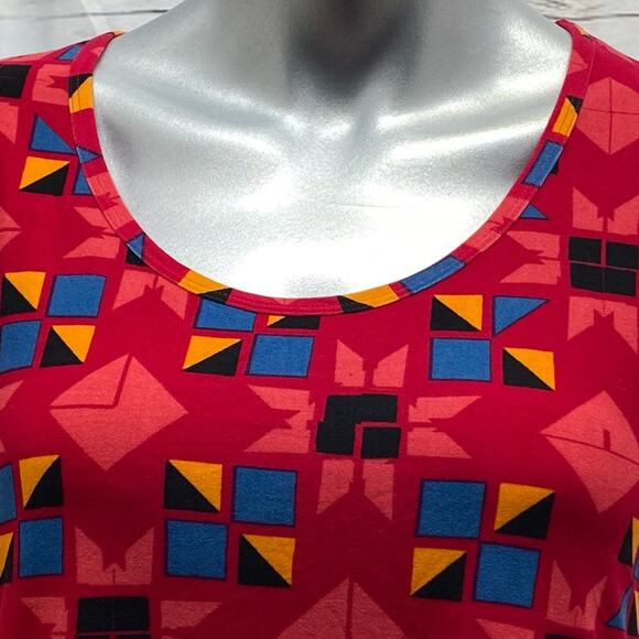 LuLaRoe Classic T T-Shirt Size XS Scoop Neck Red Geometric Short Sleeve NWT New - Picture 4 of 8